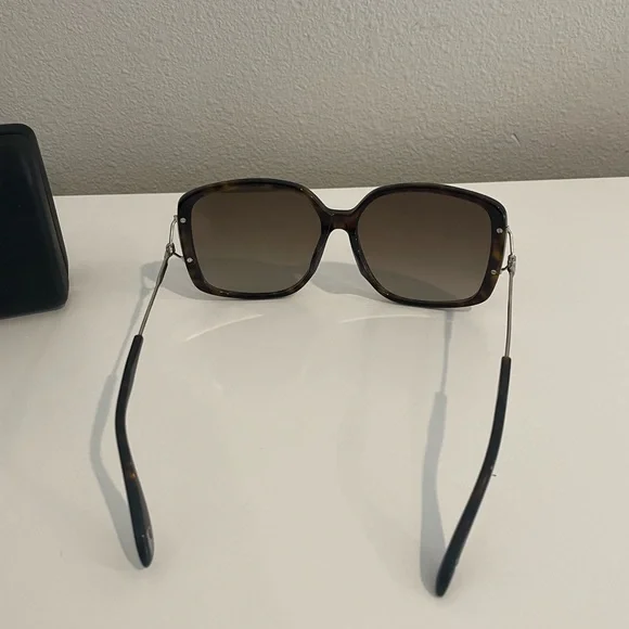 🇫🇷 Givenchy women’s oversized sunglasses - Picture 2 of 10